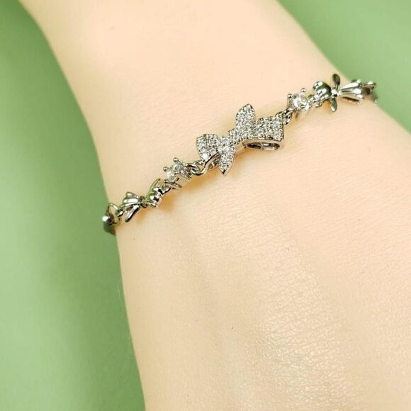 Brand New Silver Rhinestone Ribbon Bracelet - Picture 2 of 7